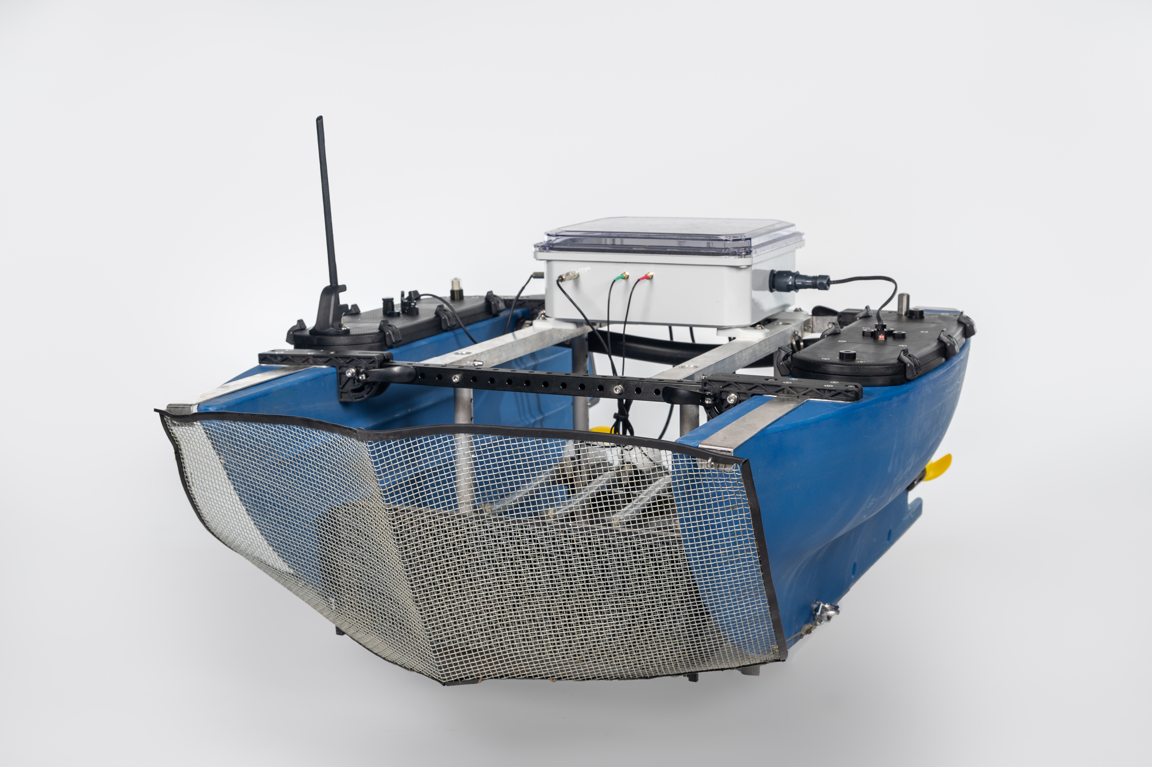 Manta v1.0 in the water